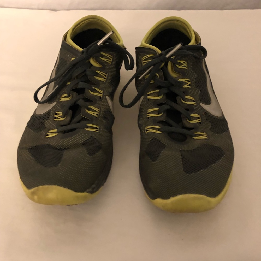 Woman’s Nike exercise shoe